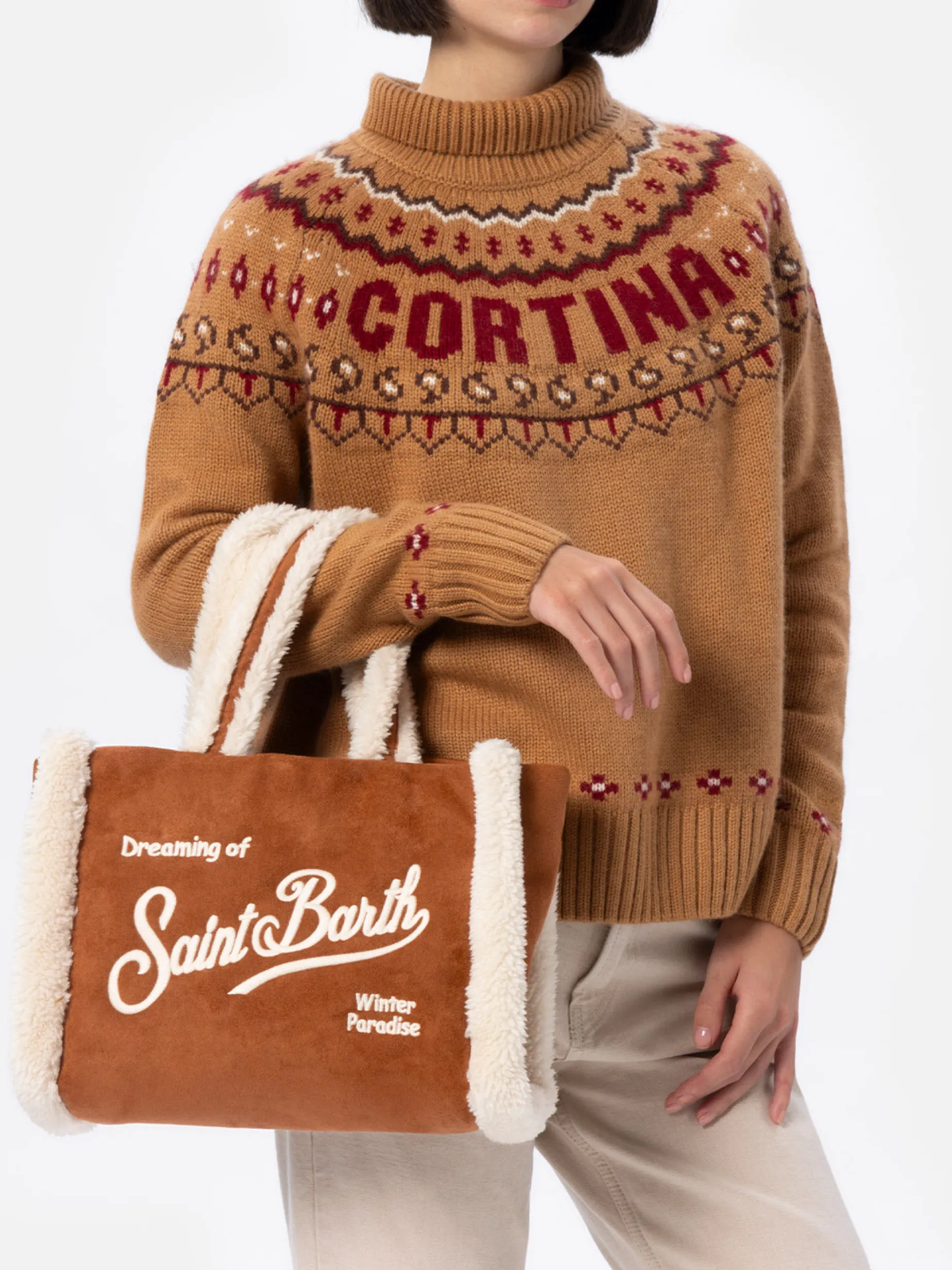 Borsa piccola morbida in pelle di montone color cammello con logo Saint Barth e tracolla