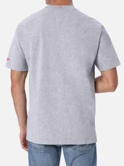 T-shirt da uomo in cotone con stampa e ricamo Snoopy | EDIZIONE SPECIALE SNOOPY PEANUTS™